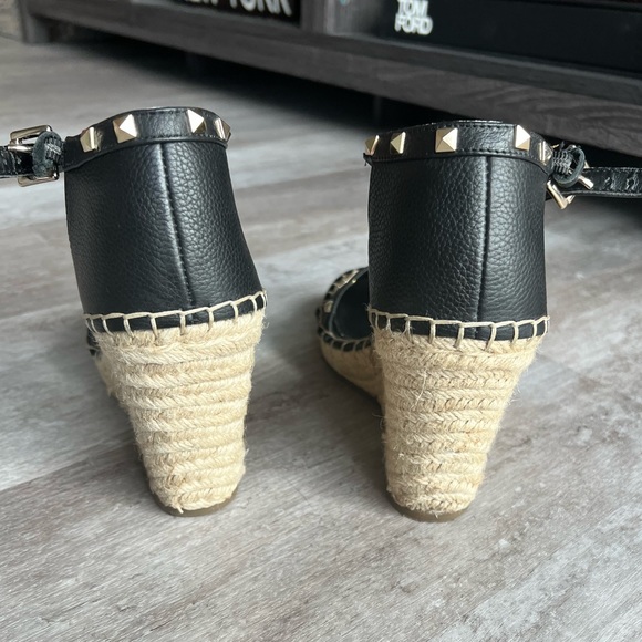 Marc Fisher Kegan Espadrille Wedge Sandals 9.5 black VALENTINO ROCKSTUD INSPIRED - Picture 4 of 8